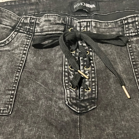 Leveled Up Lace Up Stretch Denim Capris - Black Wash - Picture 5 of 6